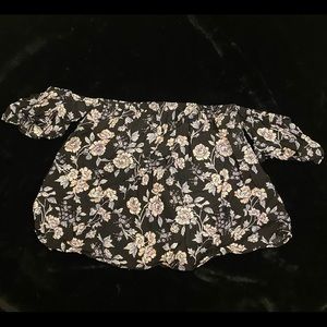 American Eagle Floral Off-Shoulder blouse